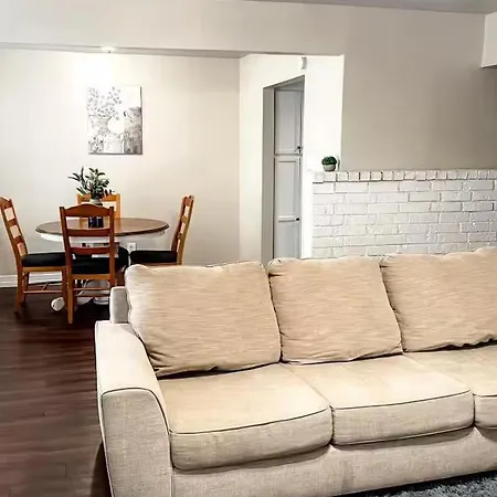 5 Min To Beach And Downtown! Budget Stay, With Parking